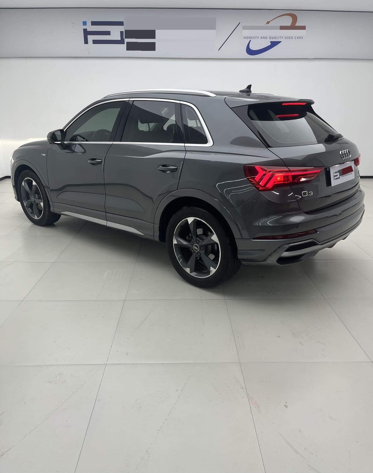 Audi Q3 2021 car image #4