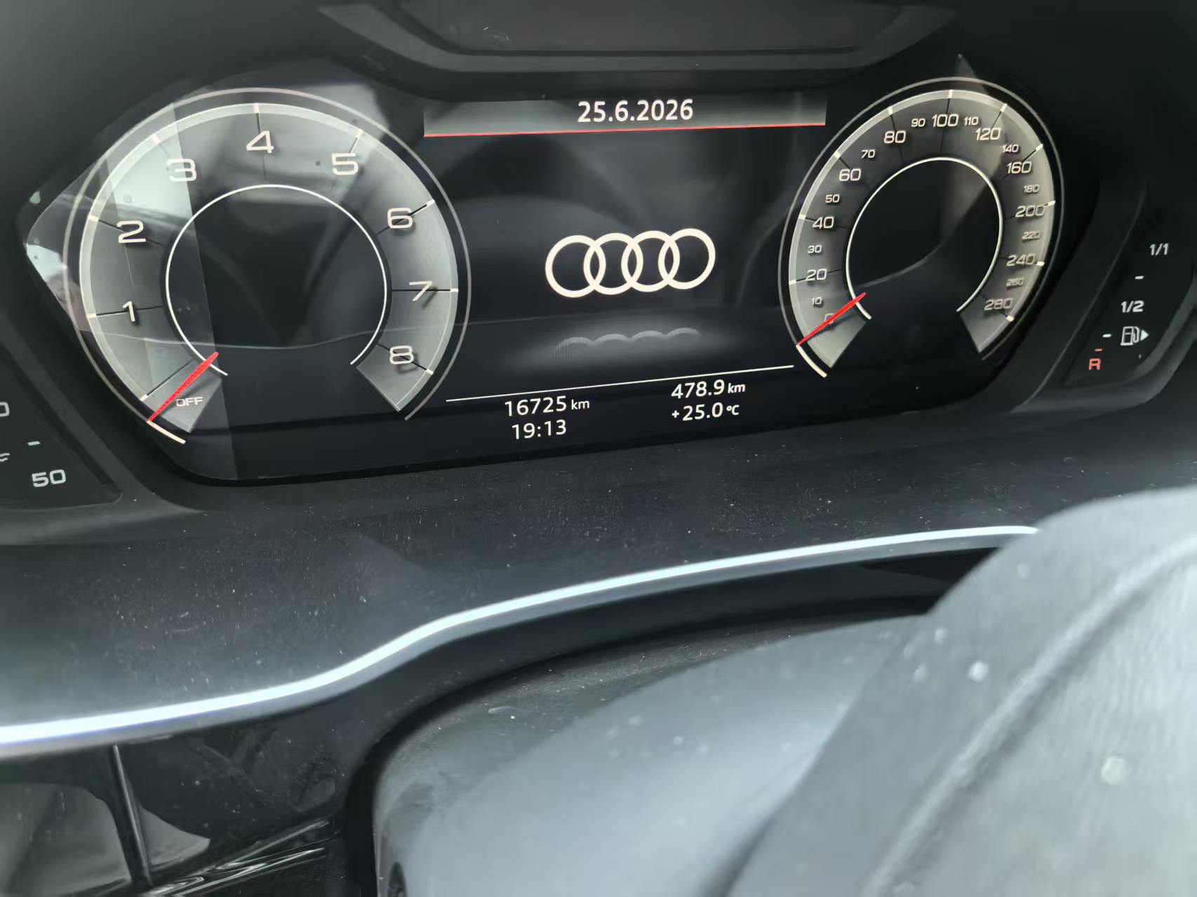 Audi Q3 2023 car image #7