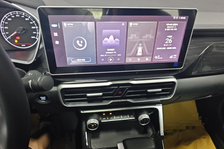 GEELY Coolray 2025 car image #13