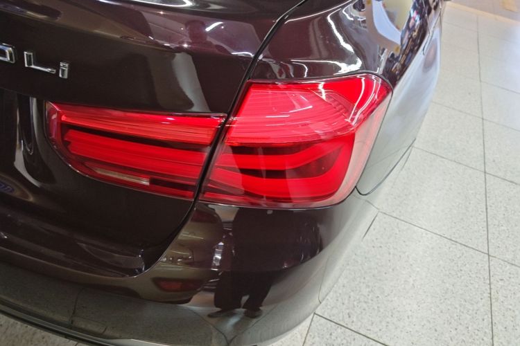 BMW 3 Series 2018 #8 BMW 3 Series 2018 car image #8