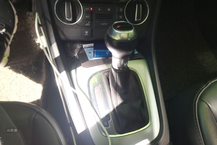 Audi Q3 2018 car image #16