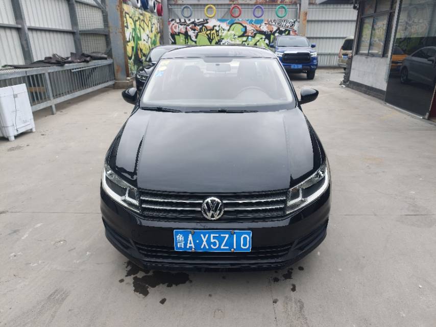 Volkswagen Santana 2017 car image #2