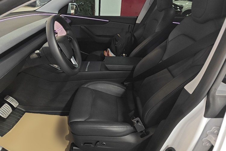 Tesla Model Y 2025 #15 Tesla Model Y 2025 immagine di auto #15