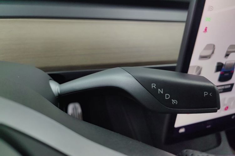 Tesla Model Y 2021 #16 Tesla Model Y 2021 car image #16