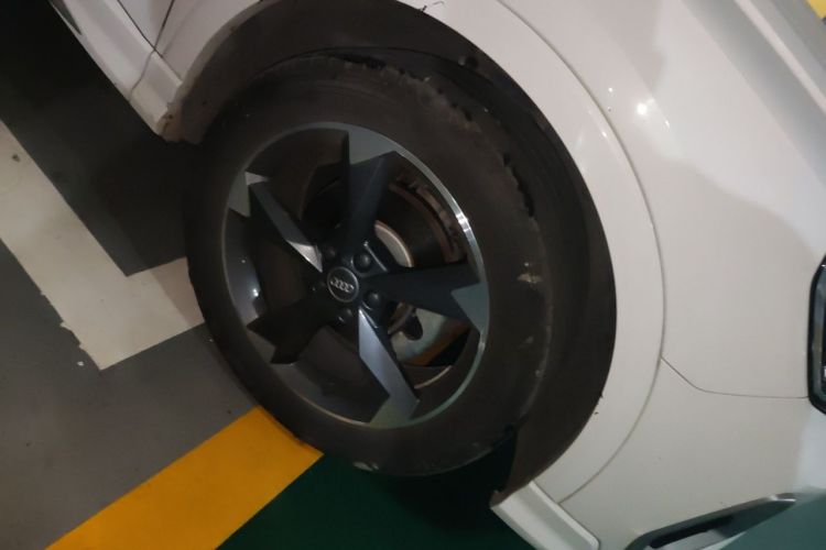 Audi Q3 2020 car image #6