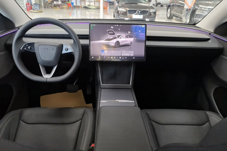 Tesla Model Y 2025 #10 Tesla Model Y 2025 car image #10