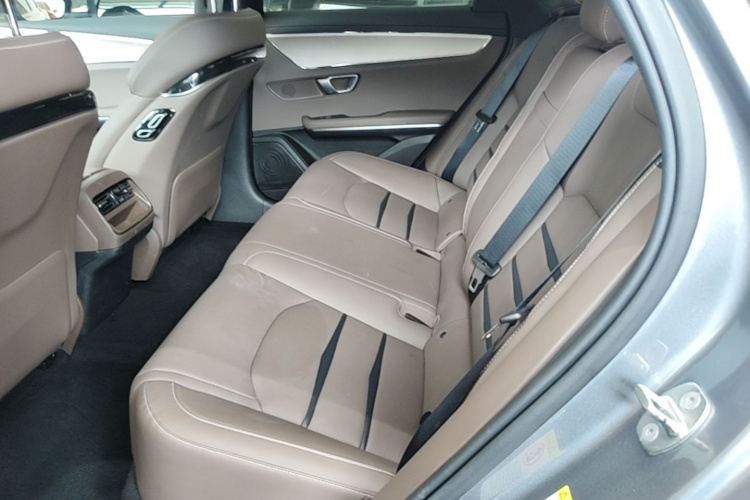 BYD Han 2023 car image #13