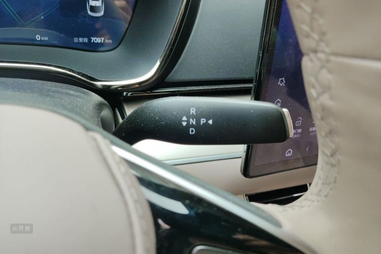 BYD Han 2025 car image #16