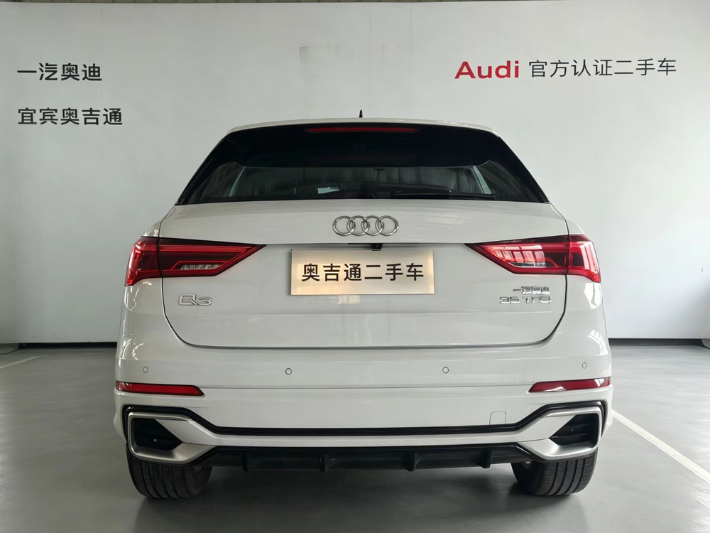 Audi Q3 2023 car image #3