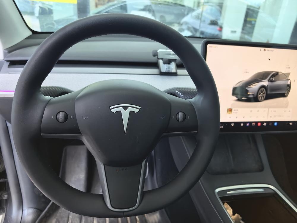 Tesla Model Y 2024 #12 Tesla Model Y 2024 car image #12