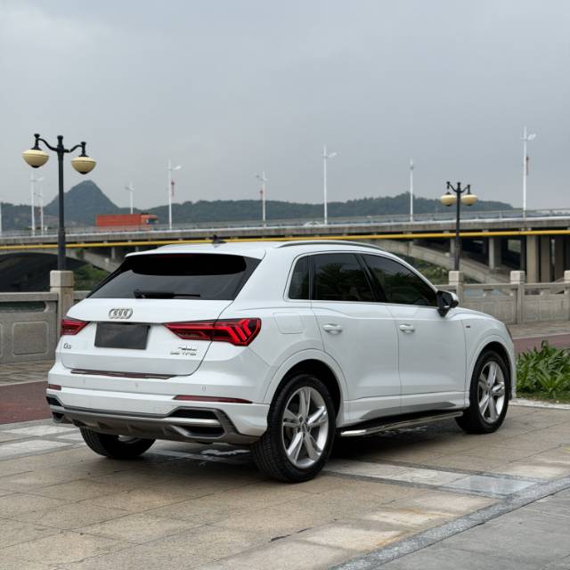 Audi Q3 2021 car image #5