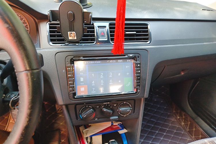 Volkswagen Santana 2015 car image #17