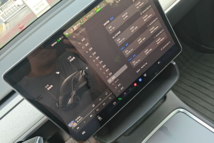 Tesla Model Y 2024 immagine di auto #12