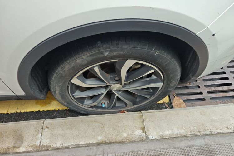 GEELY Emgrand GS 2019 car image #6