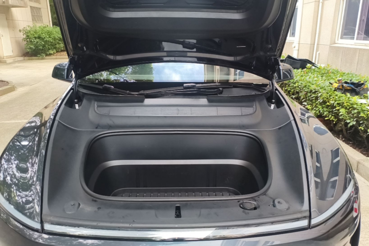 Tesla Model Y 2025 #22 Tesla Model Y 2025 car image #22