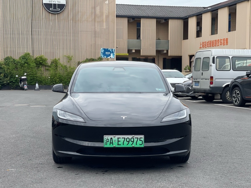Tesla Model 3 2024 car image #2