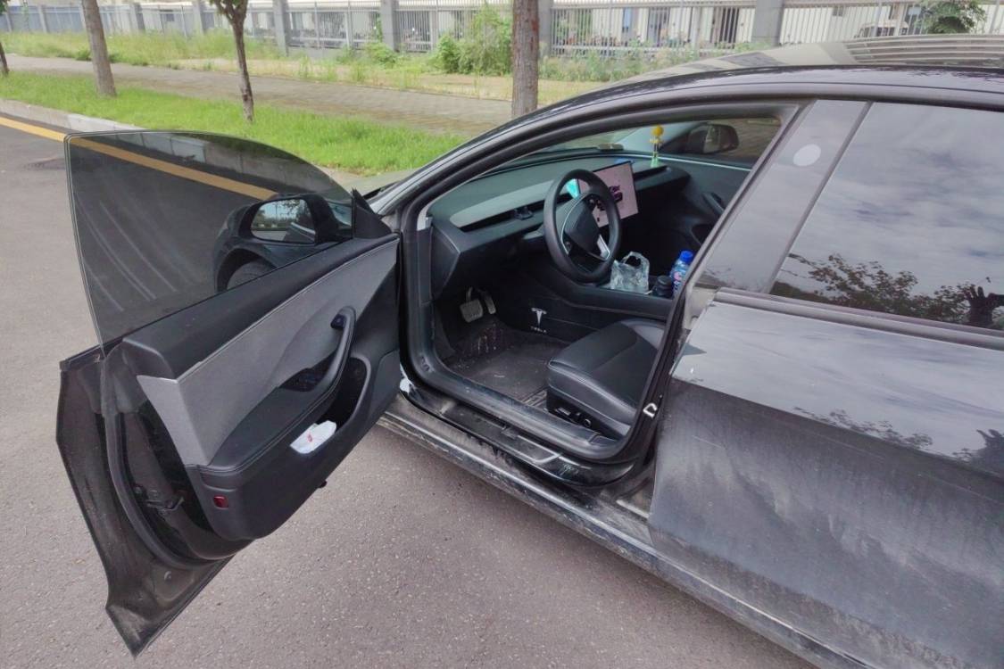 Tesla Model 3 2023 car image #23