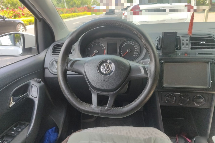 Volkswagen Polo 2017 car image #15