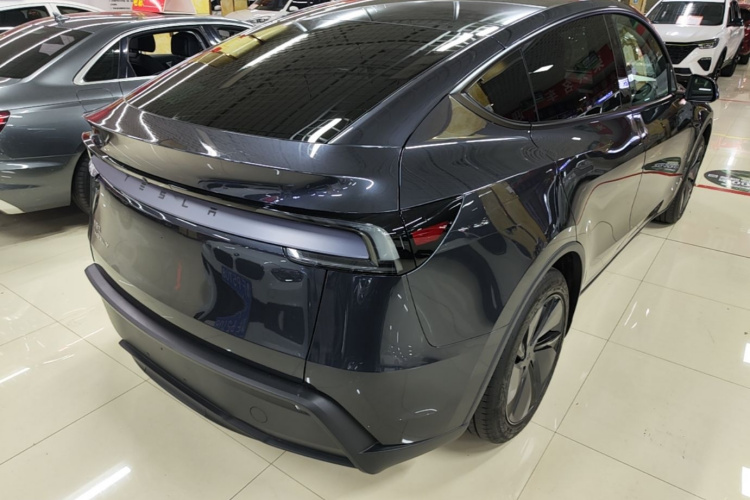 Tesla Model Y 2025 car image #5
