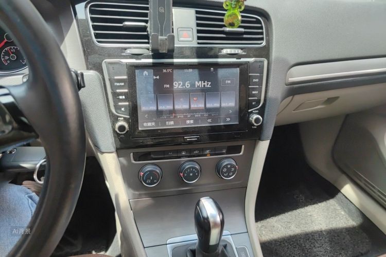 Volkswagen Golf 2015 car image #15
