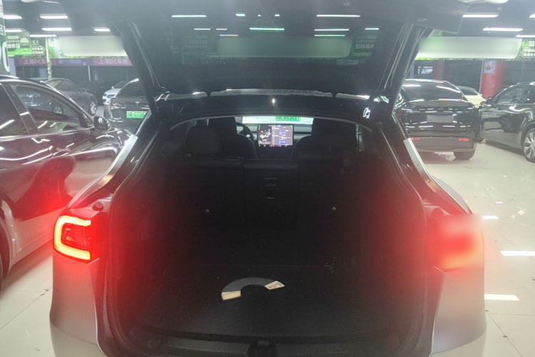 Tesla Model Y 2022 #19 Tesla Model Y 2022 car image #19