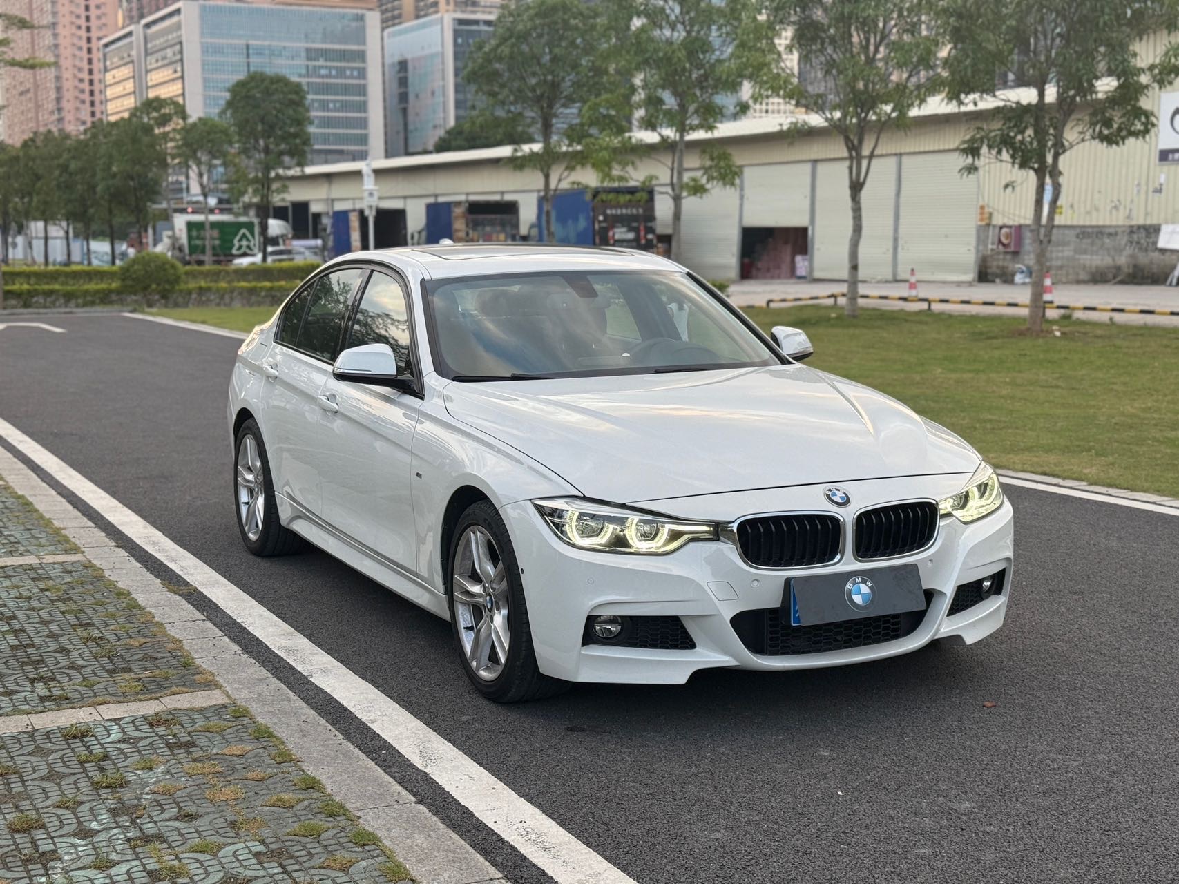 BMW 3 Series 2018 #3 BMW 3 Series 2018 car image #3