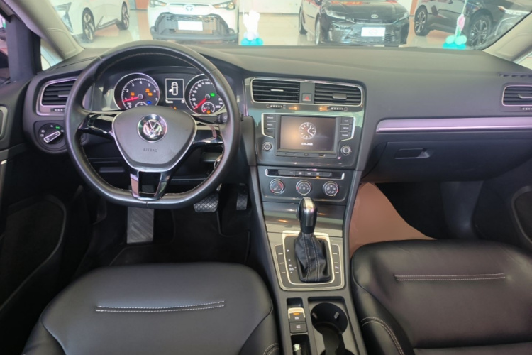 Volkswagen Golf 2017 car image #10