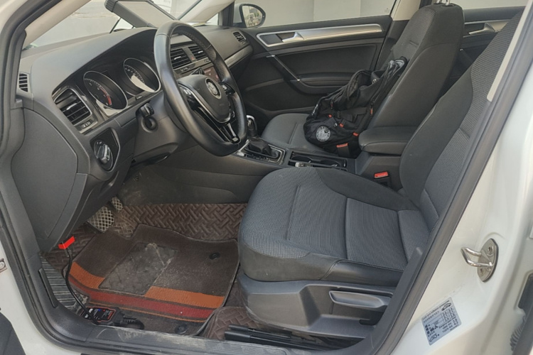 Volkswagen Golf 2018 car image #15