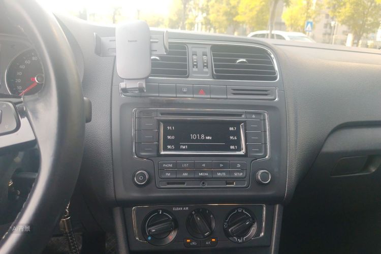 Volkswagen Polo 2018 car image #15