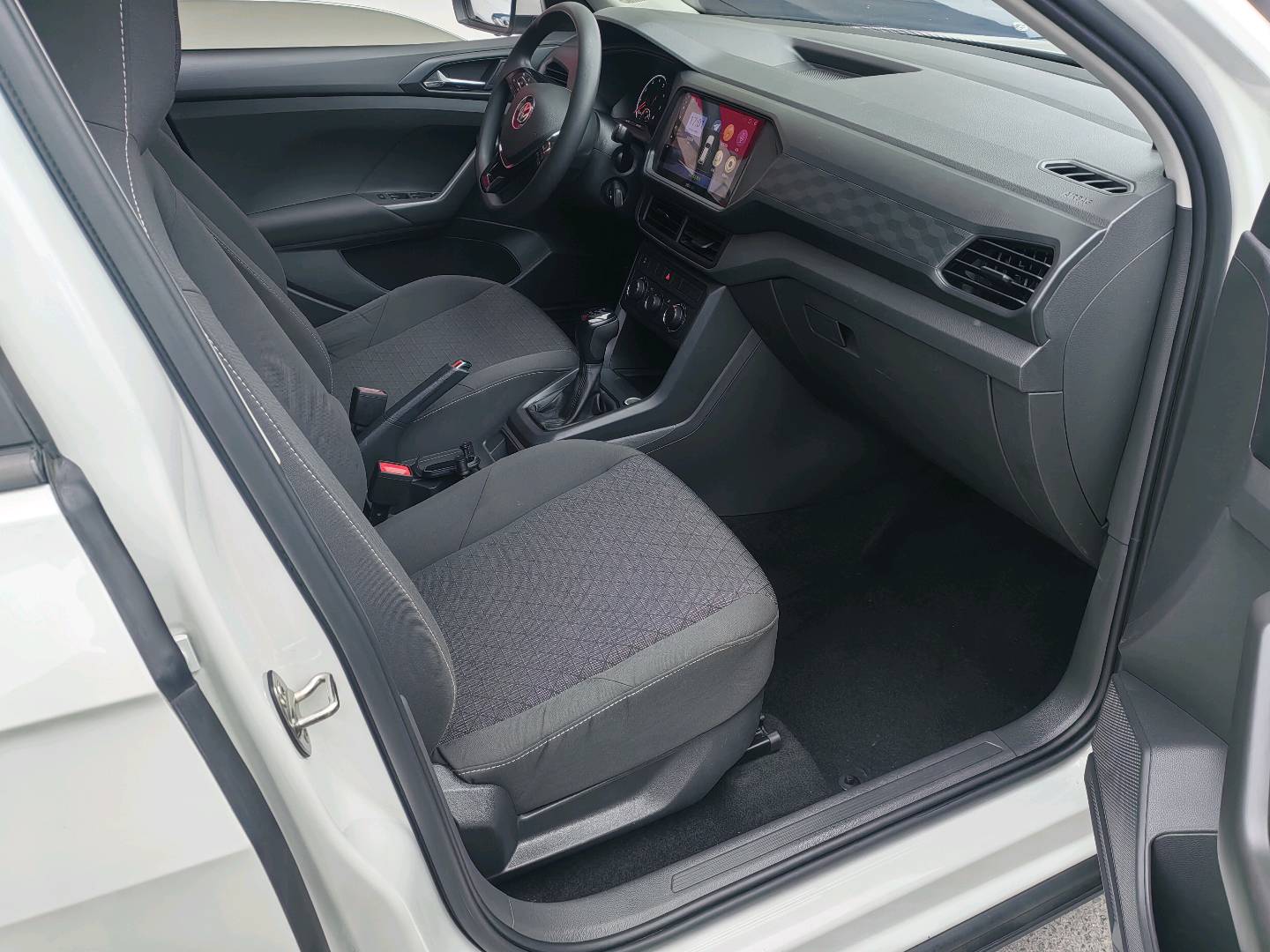 Volkswagen T-Cross 2019 car image #11