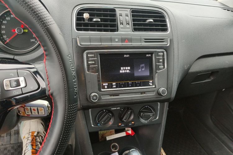 Volkswagen Polo 2016 #13 Volkswagen Polo 2016 car image #13