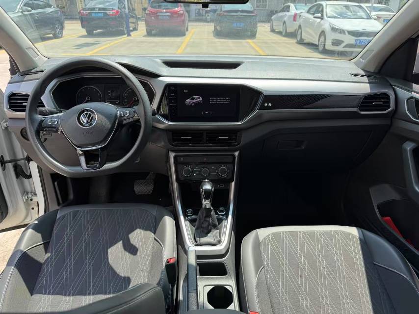 Volkswagen T-Cross 2021 car image #3