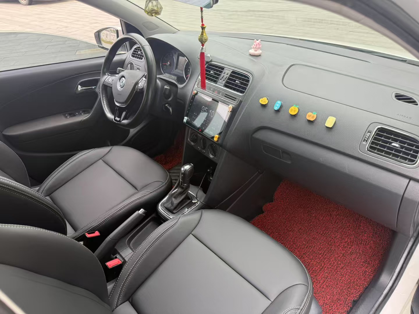 Volkswagen Polo 2019 car image #5