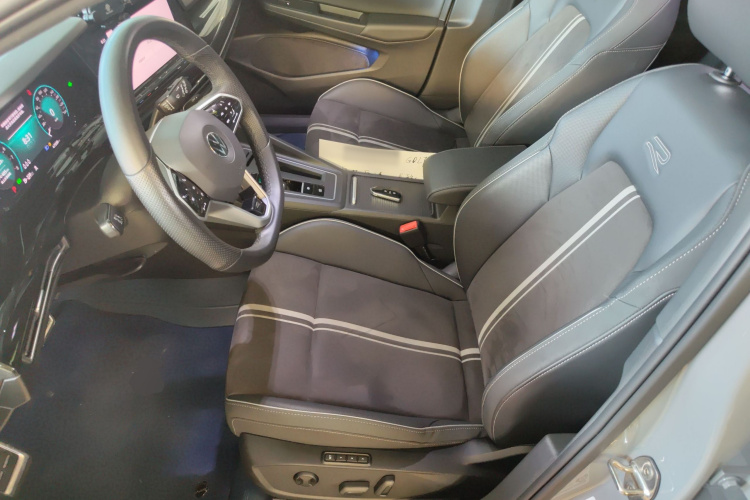 Volkswagen Golf 2023 imagen de coche #15