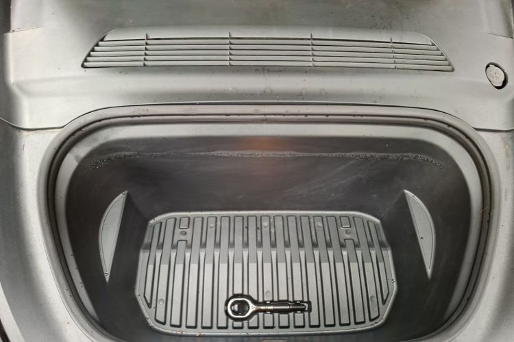 Tesla Model Y 2023 car image #22