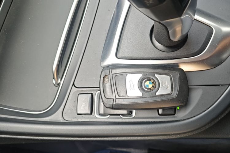 BMW 3 Series 2017 car image #9