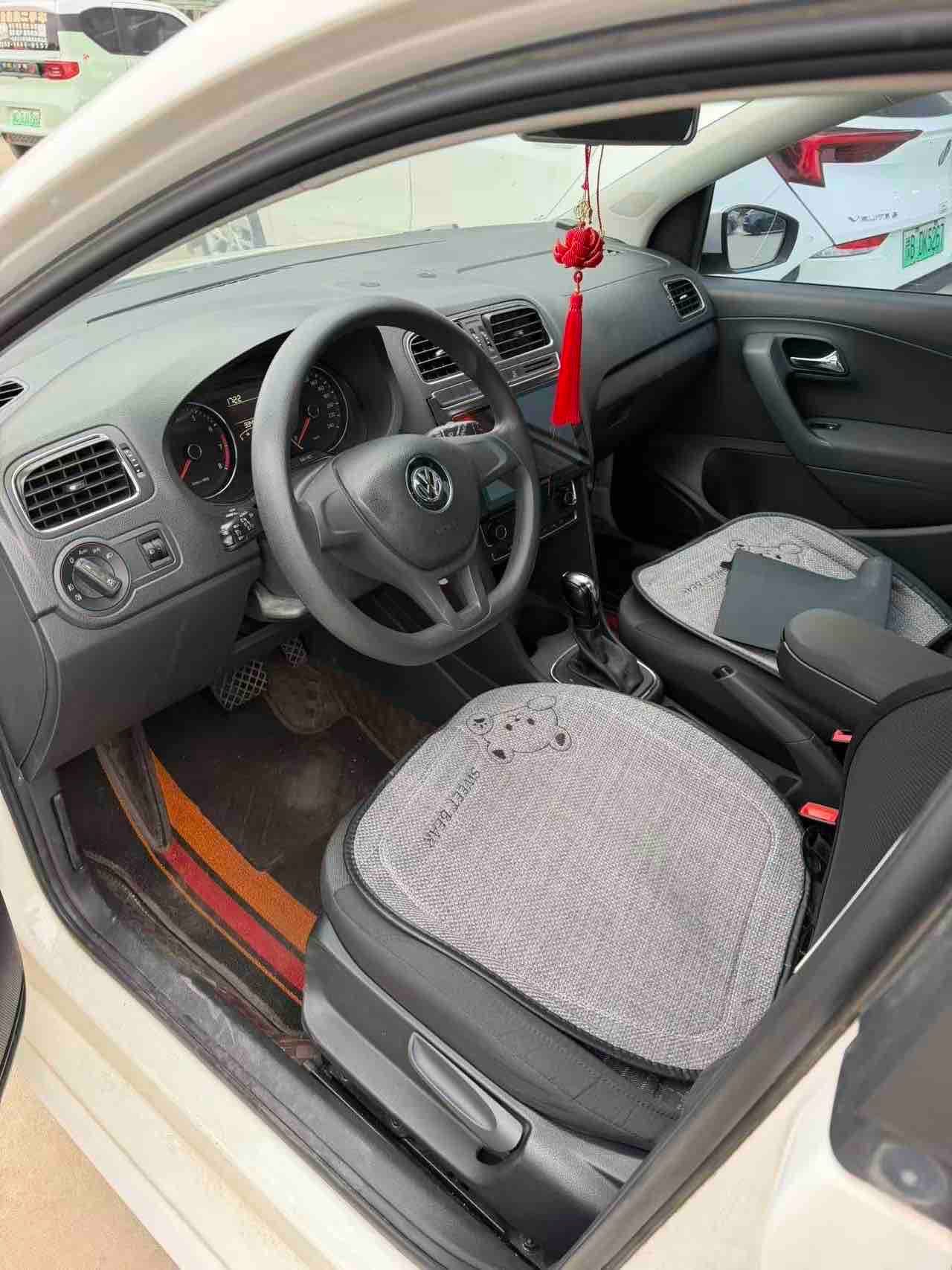 Volkswagen Polo 2014 car image #3