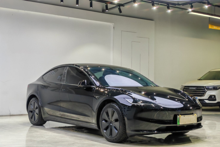 Tesla Model 3 2026 car image #5