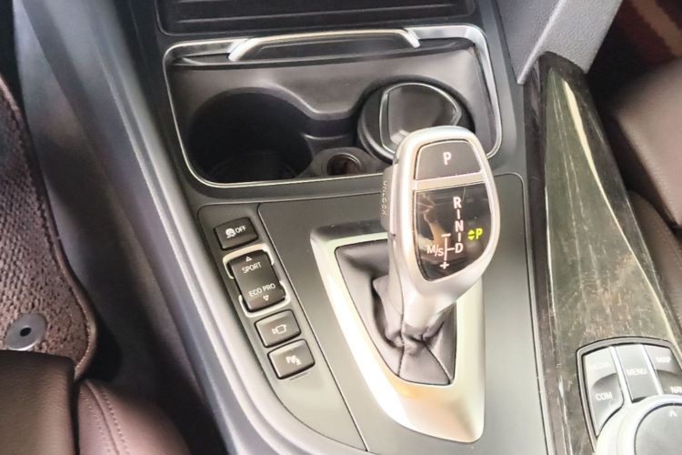 BMW 3 Series 2018 #14 BMW 3 Series 2018 car image #14