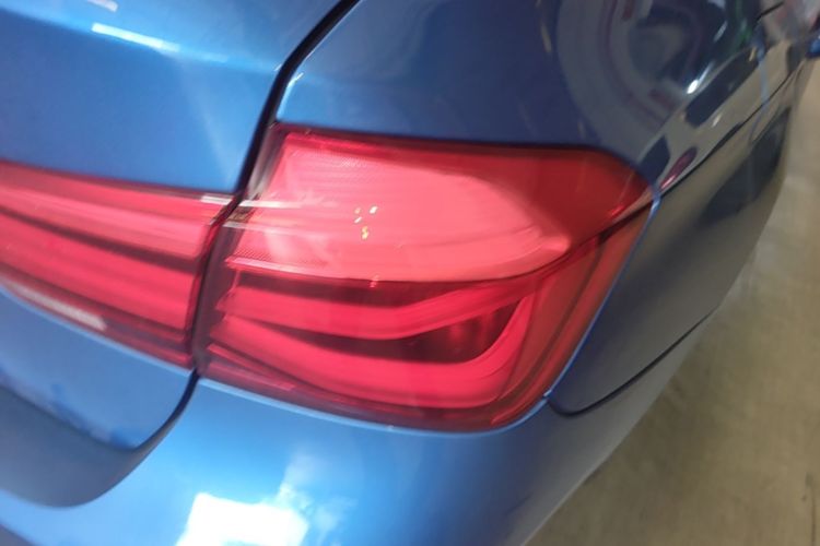 BMW 3 Series 2018 car image #8