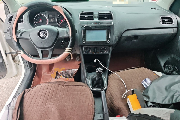 Volkswagen Polo 2016 car image #11