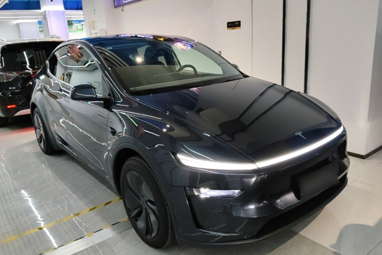 Tesla Model Y 2025 #4 Tesla Model Y 2025 immagine di auto #4