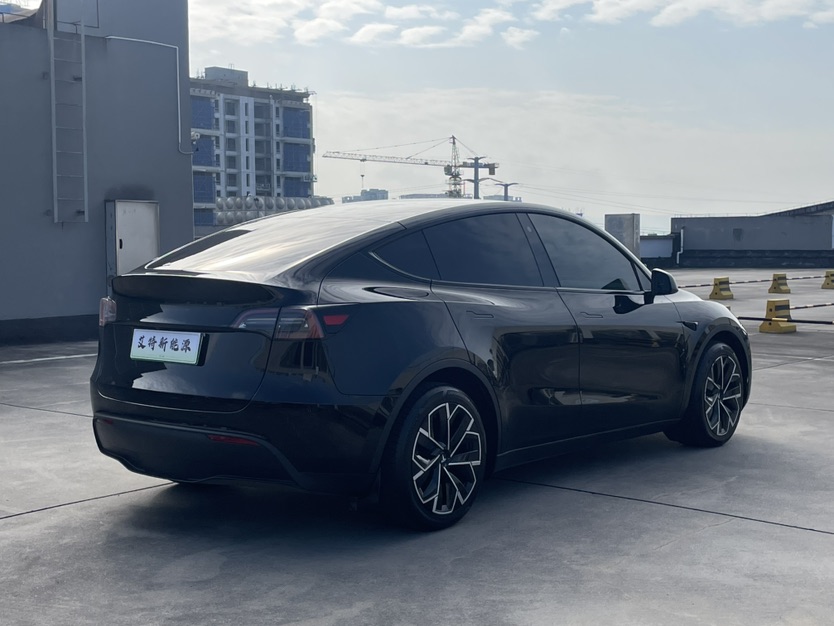 Tesla Model Y 2024 #6 Tesla Model Y 2024 car image #6
