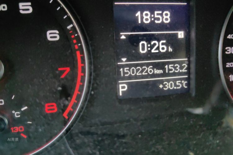 Audi Q3 2015 car image #14