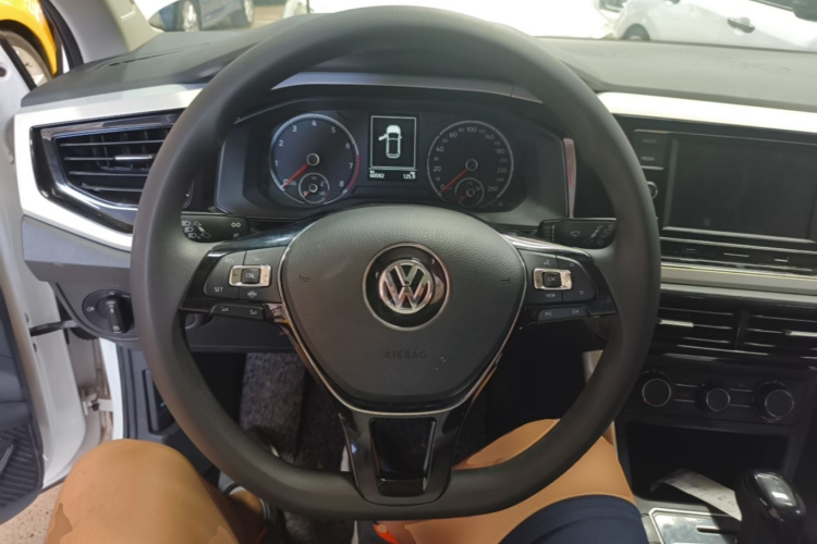 Volkswagen Polo 2019 car image #11