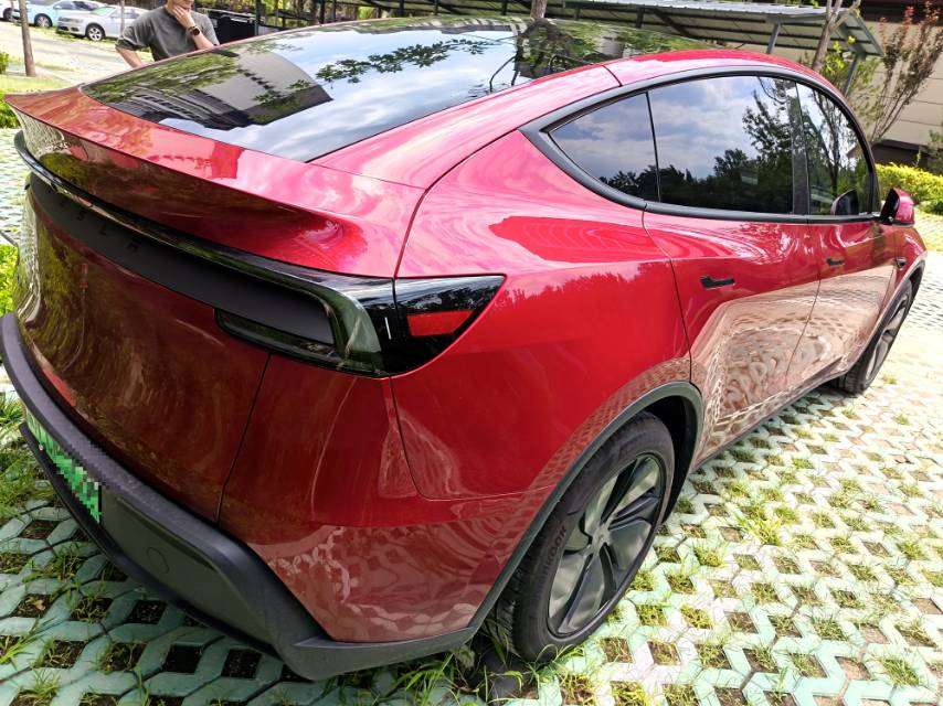 Tesla Model Y 2026 #4 Tesla Model Y 2026 immagine di auto #4