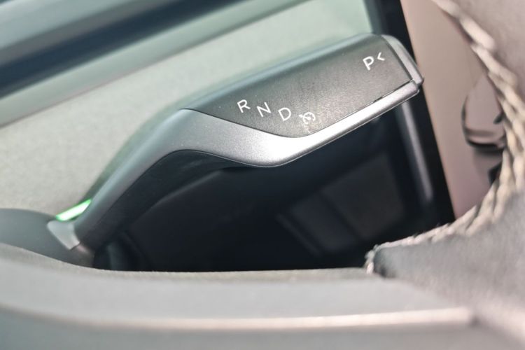 Tesla Model Y 2024 car image #14