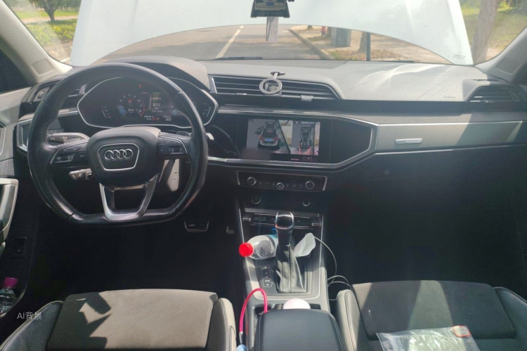 Audi Q3 2021 car image #11