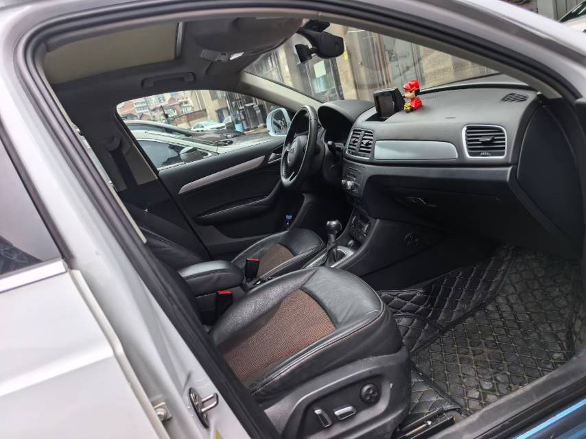 Audi Q3 2019 car image #2