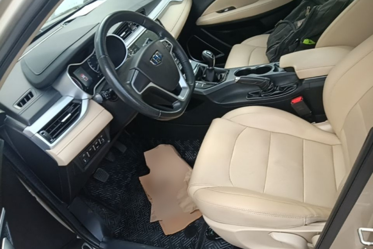 GEELY Emgrand 2019 car image #15